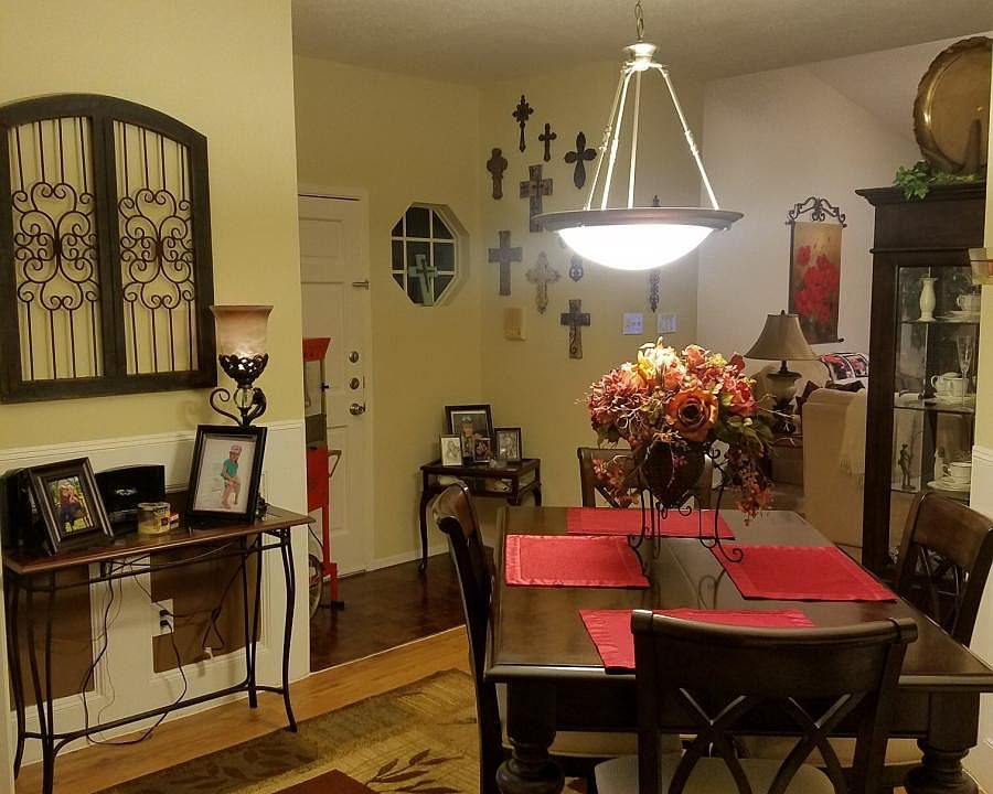Spacious Dining Room