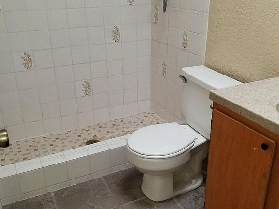 5th image of 1011 Galvan Dr #7