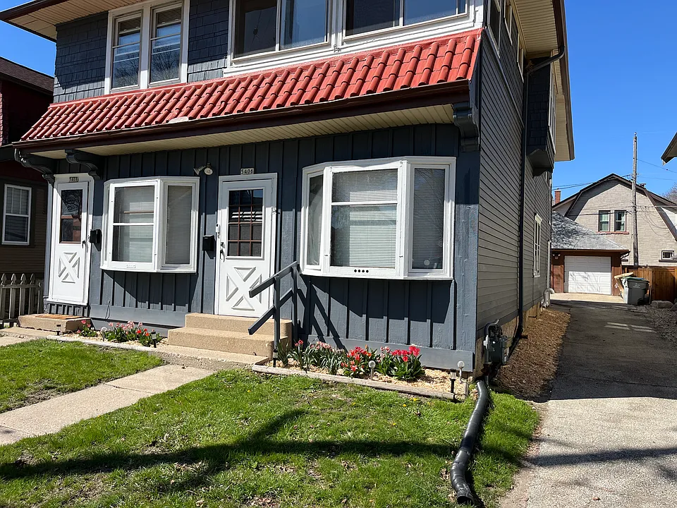 5406 W Lloyd St #5406