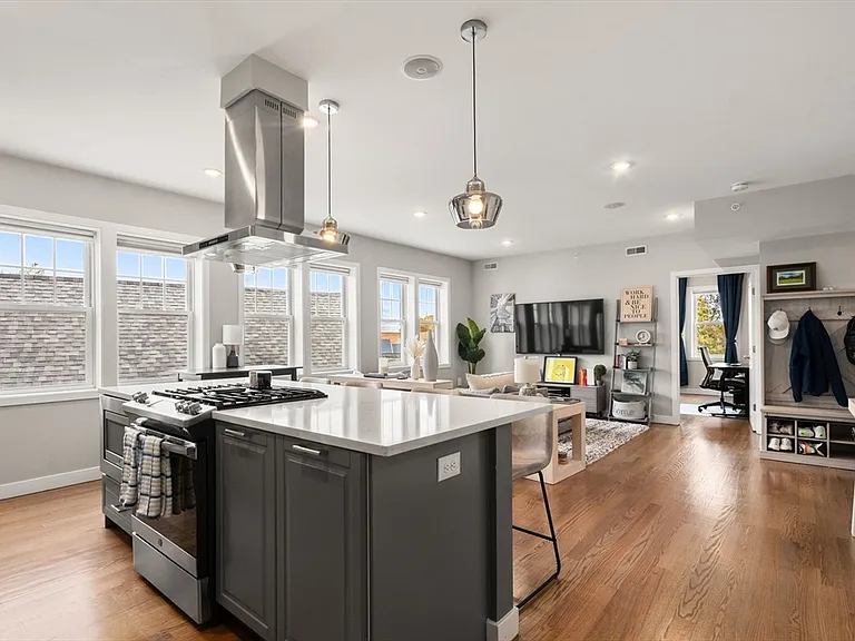 47 Sargent St #5 — Photo 3