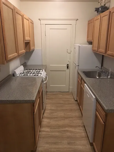 Studio, 450 sqft, $2,400 — Photo 2