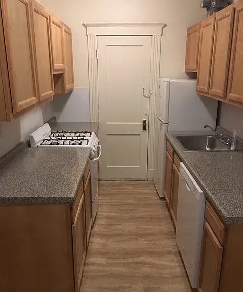 235 Park Dr #13 — Photo 3