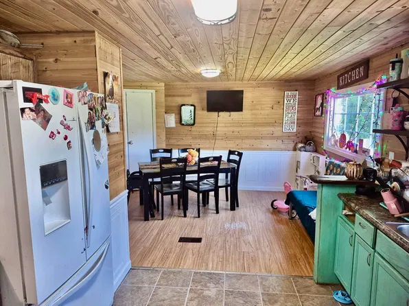 332 Rainbow Dr, Rossville, GA 30741