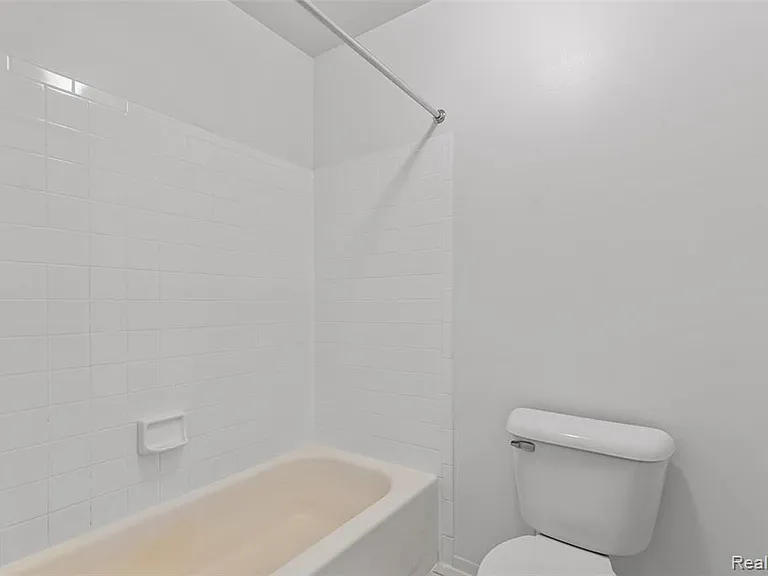 5611 Drake Hollow Dr W — Photo 15