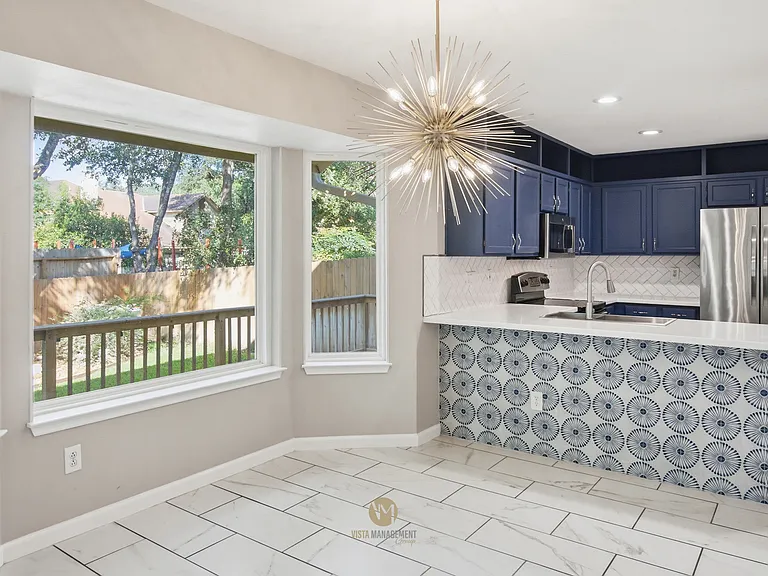13811 Stone Hollow Dr — Photo 9