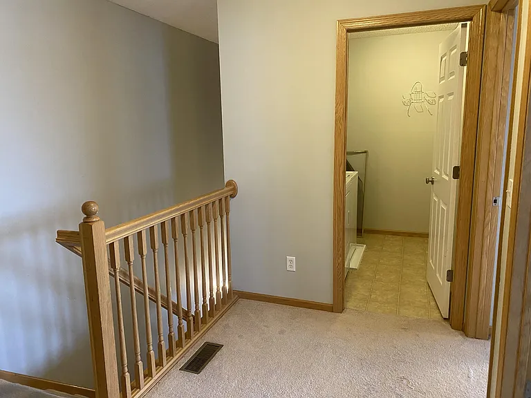 860 Independence Dr — Photo 5