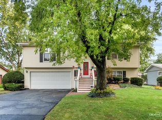 2221 Candleberry Ln, Aurora, IL 60506