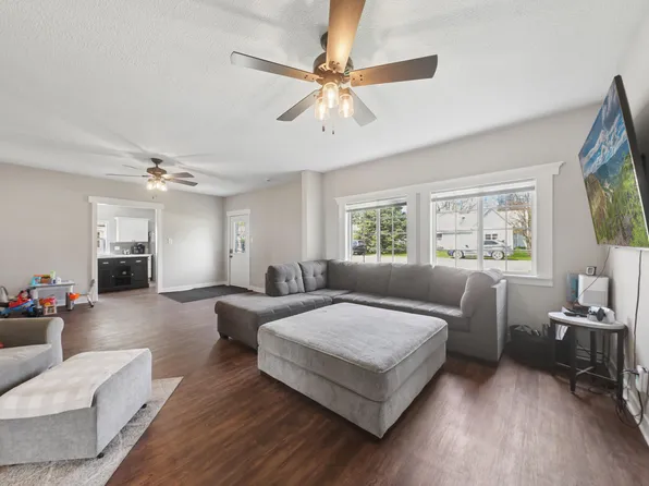 403 Park St, Colo, IA 50056