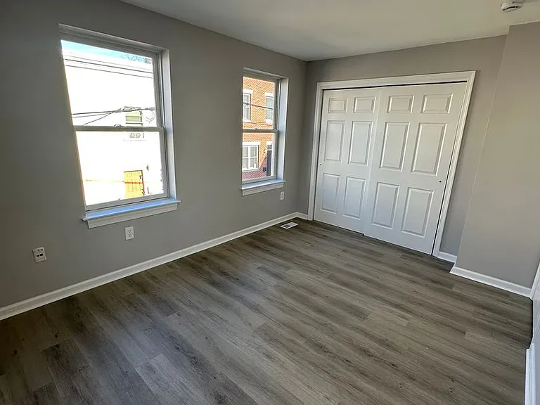 2242 Latona St — Photo 10