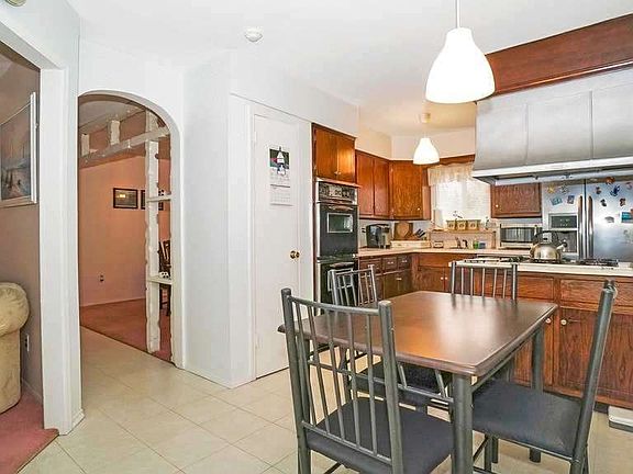 3rd image of 15 Bonaire Dr