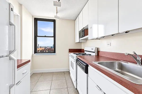 Kitchen, photo 1