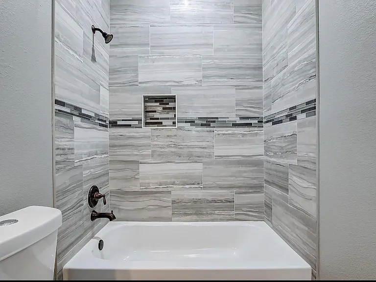 2402 Spence St #A — Photo 10