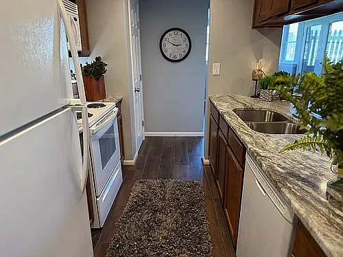 2 bed, 1040 sqft, $1,850 — Photo 2