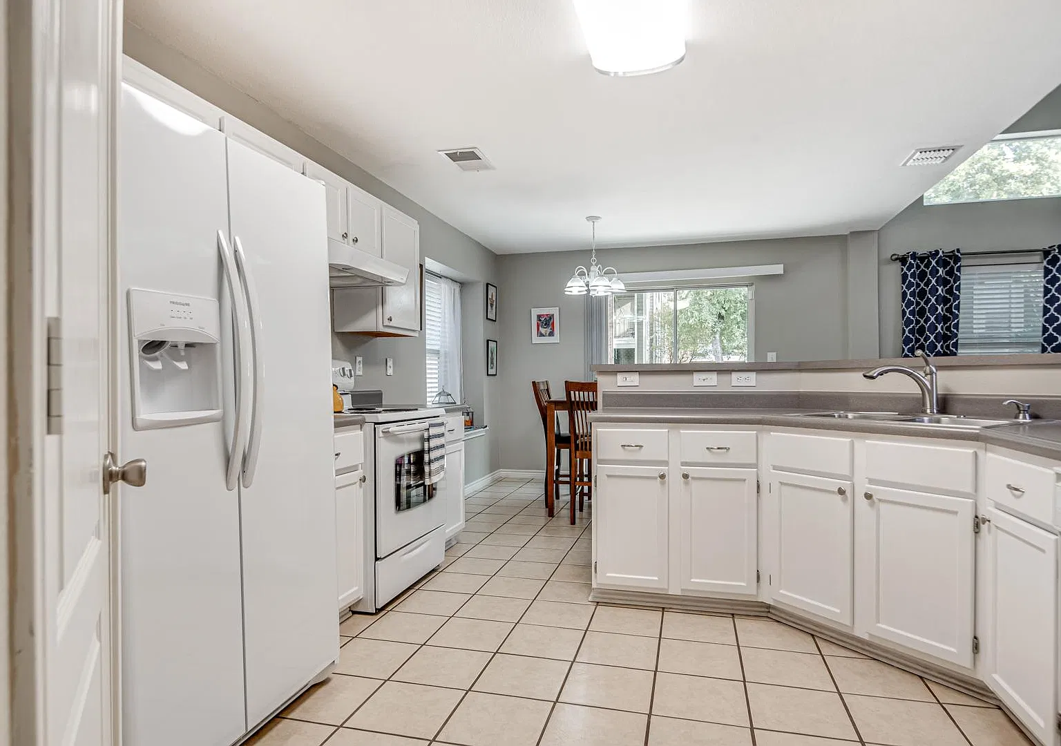 3 bed, 2.5 bath, 1365 sqft, $1,650 — Photo 3