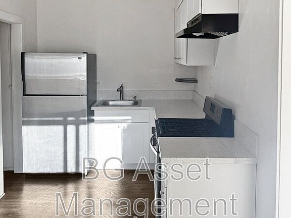 2nd image of 859 California Blvd #B
