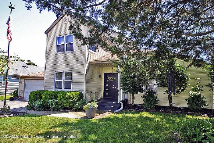 1st image of 109 Brookwood Ln