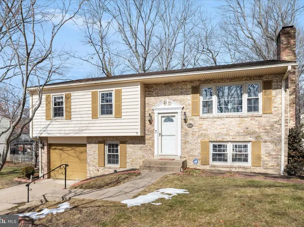 2912 Woodburn Ct, Woodbridge, VA 22192