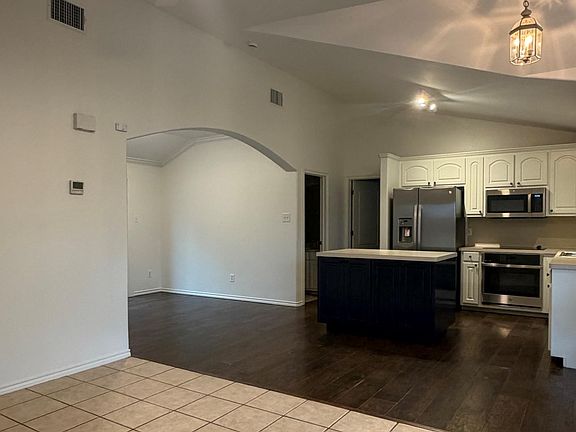 4th image of 414 N Summit Ridge Dr
