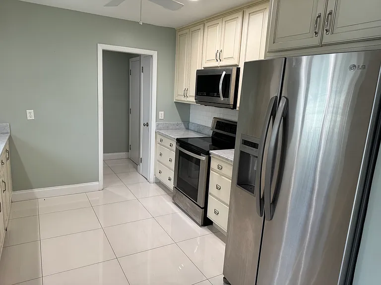311 Island Way #201 — Photo 10