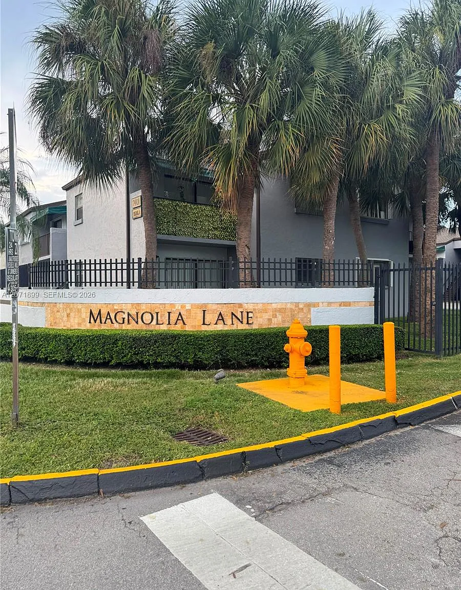 Magnolia Lane Condo — Photo 1