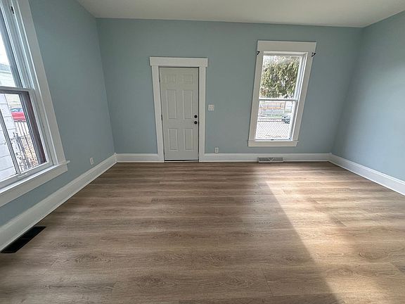 2nd image of 134 Beckett St
