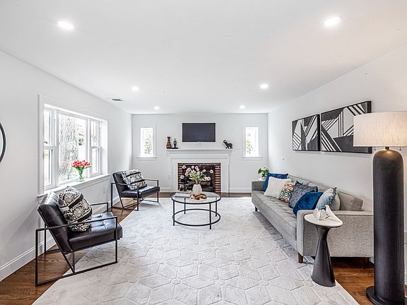 5th image of 78 Windemere Cir
