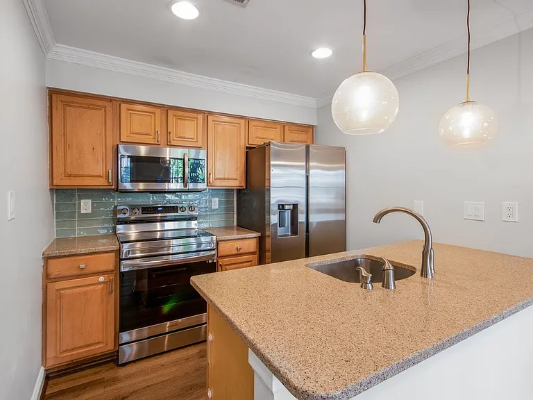 14318 S Shore Ct — Photo 8