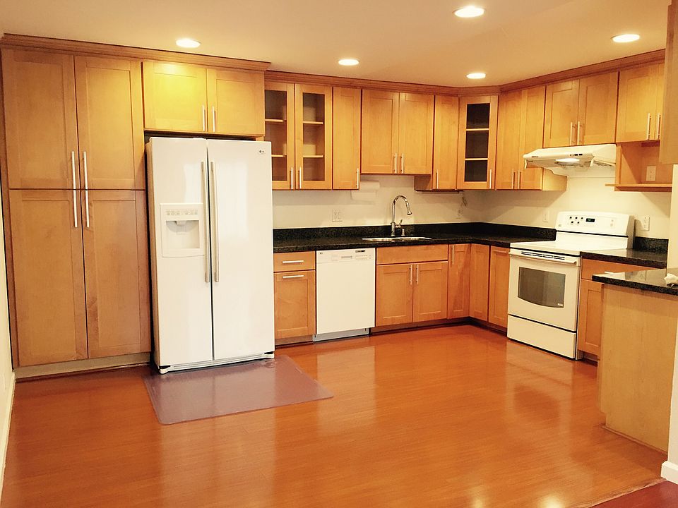 1st image of 320 Auburn Way APT 6