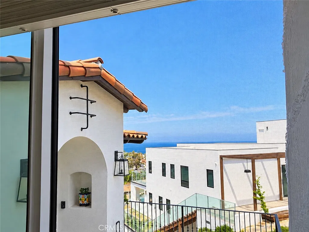 Studio, 450 sqft, $2,650 — Photo 2