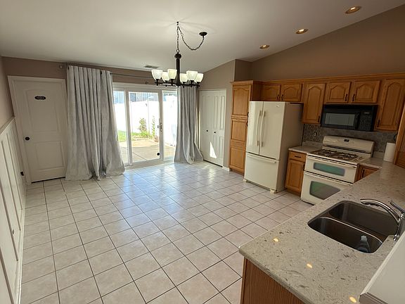 5th image of 1651 Fir Ave