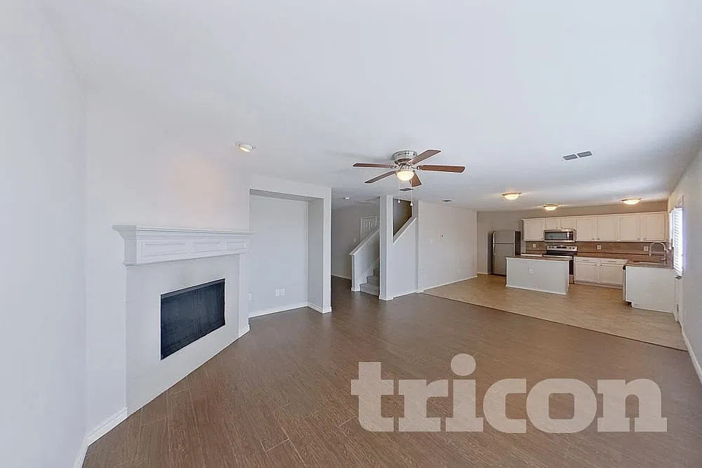 10037 Cougar Trail Fort Worth TX — Photo 4