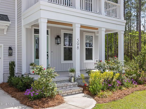 3rd image of 598 Saratoga Way
