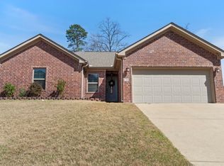 1318 Hunter Wood Dr, Bryant, AR 72022