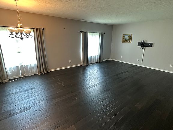2nd image of 10913 Ashwood Dr