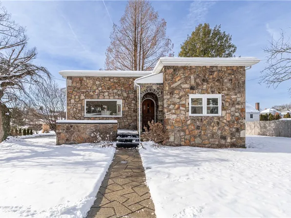 1230 Vine St, Connellsville, PA 15425