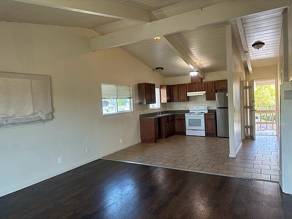 4th image of 1560 Valle Vista Ave