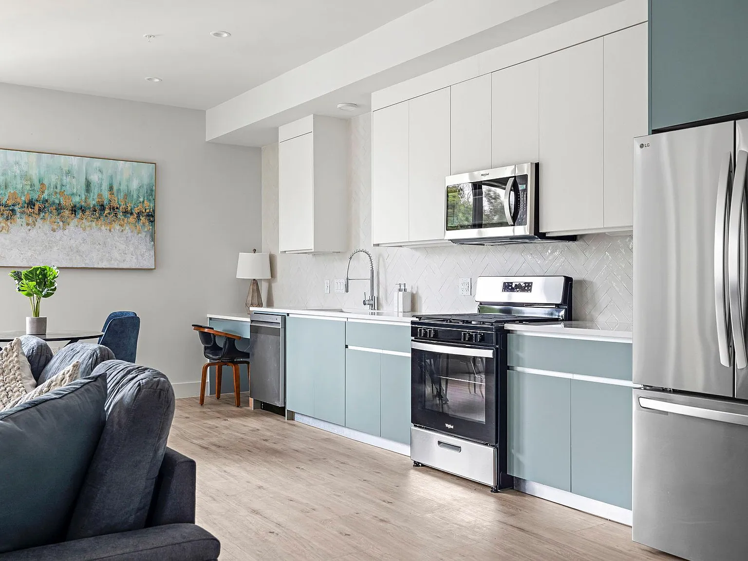 1 bed, 1.0 bath, 699 sqft, $1,700 — Photo 2