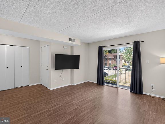 3rd image of 828 Putnam Blvd #53A