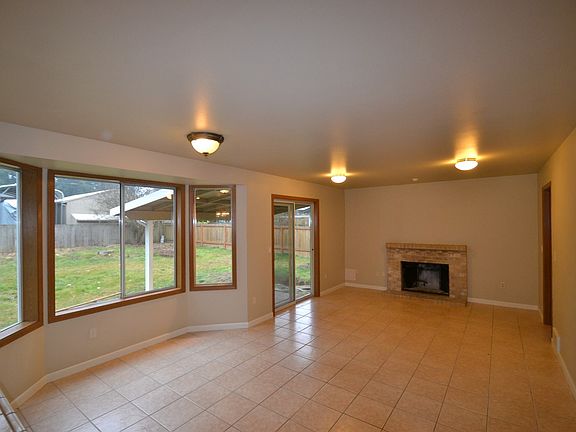 5th image of 14632 119th Avenue Ct E