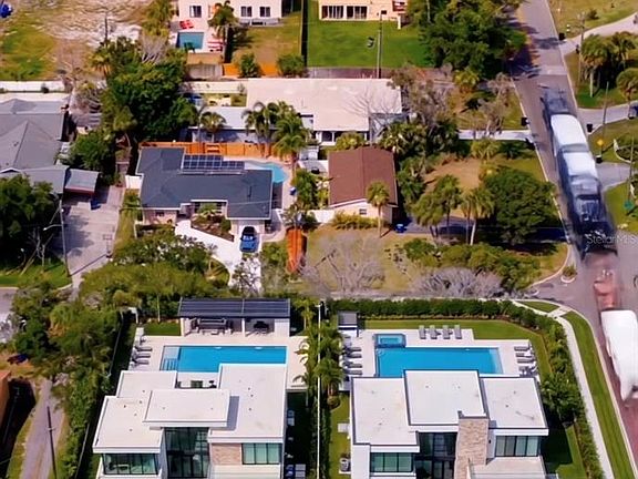 5th image of 698 VILLAGRANDE AVENUE S