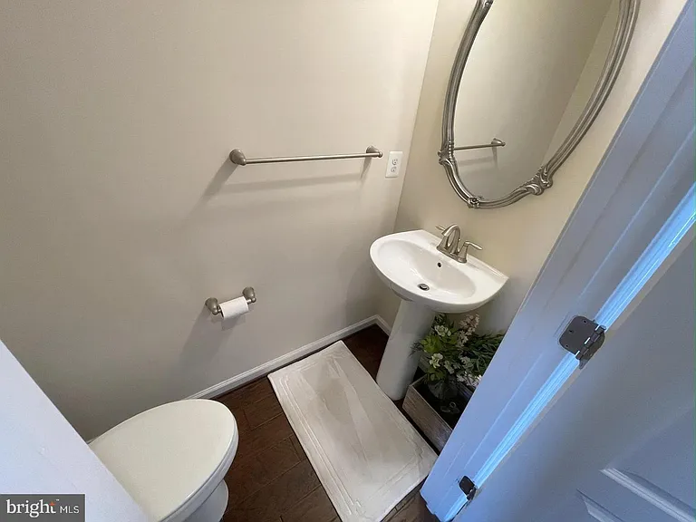 706 Bunker Ln — Photo 21