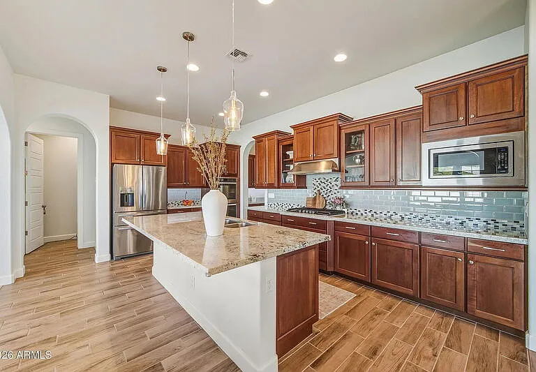 3930 E Iris Dr — Photo 3