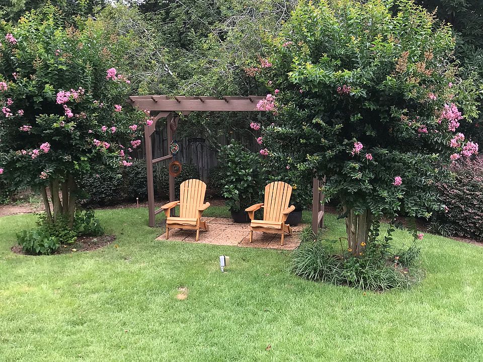 2nd image of 287 Southbank Dr