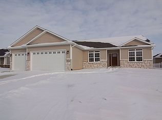 1641 S 10th Ave, Eldridge, IA 52748