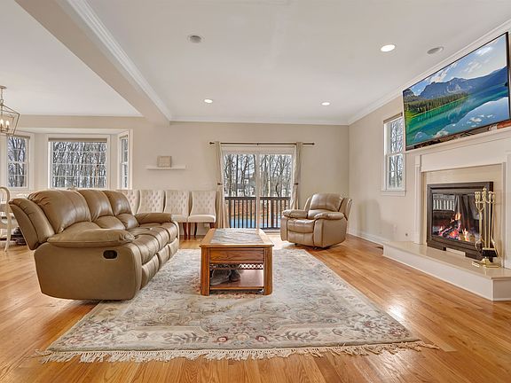 3rd image of 28 Spruce Ave