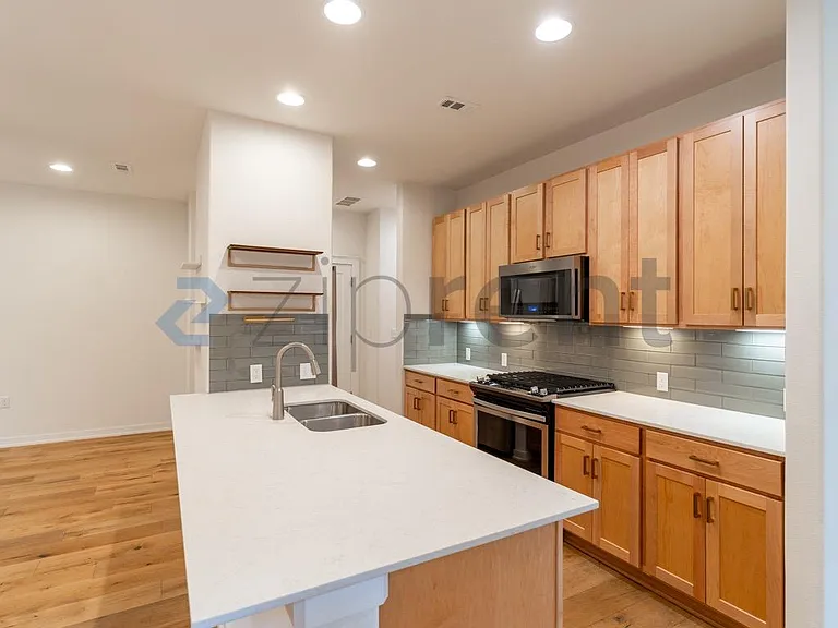 6800 Menchaca Rd #45 — Photo 32