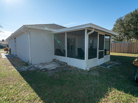 5th image of 822 Barbados Ave