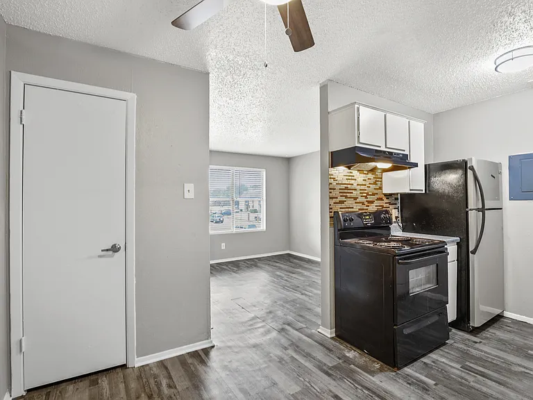 Running Brook Apartments — Photo 4