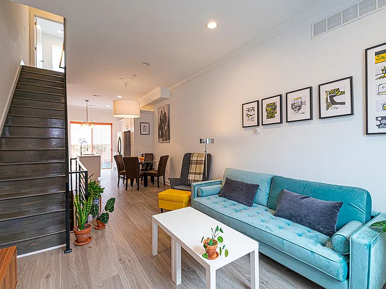2137 Cross St — Photo 1