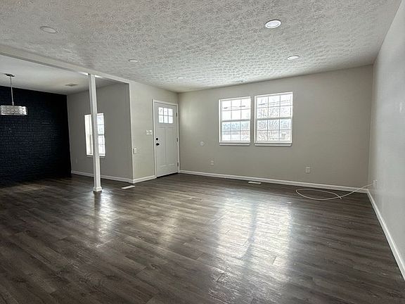 2nd image of 2480 Pickaway St